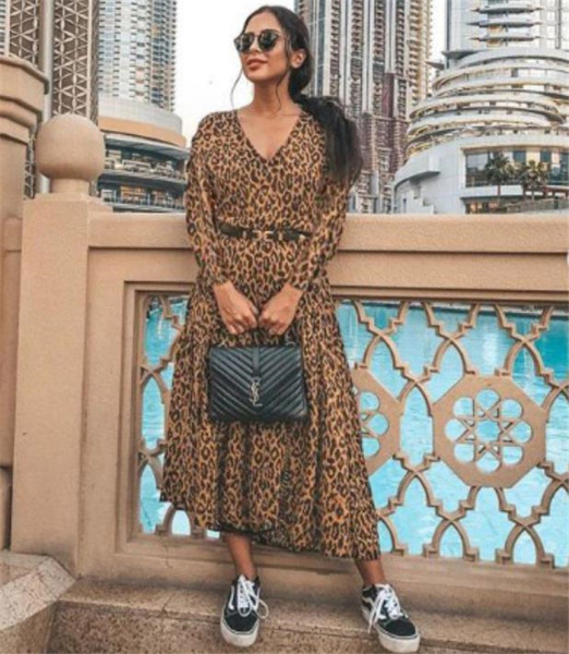 Aktuális női ruha hosszú modell állatmintával