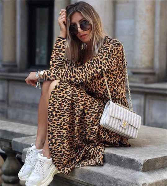 Aktuális női ruha hosszú modell állatmintával