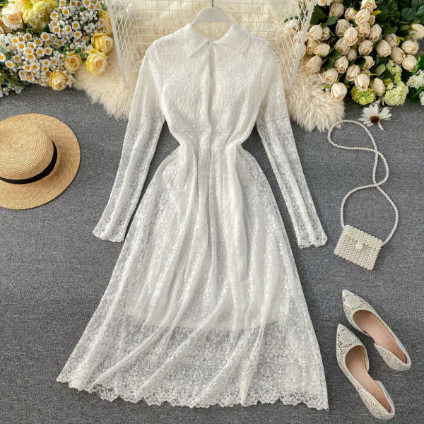 Μακρύ καθημερινό φόρεμα από δαντέλα με χαμηλό γιακά σε λευκό και μπεζ χρώμα