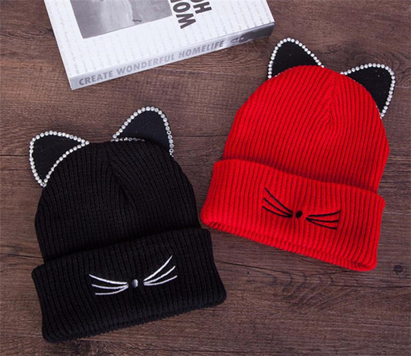 Női alkalmi őszi-téli sapka több színben hímzéssel