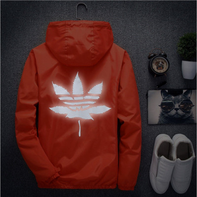 Geaca de iarna moderna pentru barbati cu gluga si aplicatie in mai multe culori