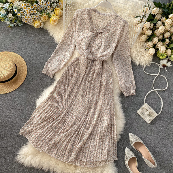 Redős női sifon ruha virágmintával