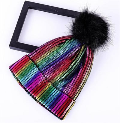 Fényes hatású női téli sapka, ezüst és arany színben