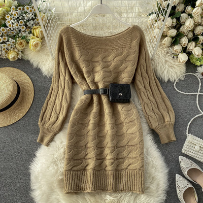 Πλεκτό χειμερινό γυναικείο φόρεμα με ζώνη και οβάλ ντεκολτέ