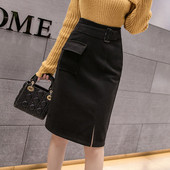 Stílusos női szoknya fekete és barna színben, zsebbel és övvel