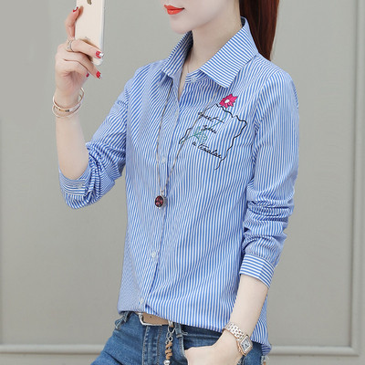 Csíkos női ing klasszikus gallérral, kék mintával