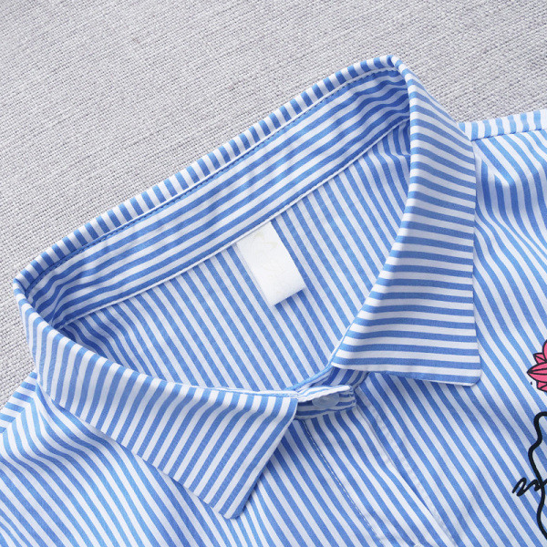 Csíkos női ing klasszikus gallérral, kék mintával