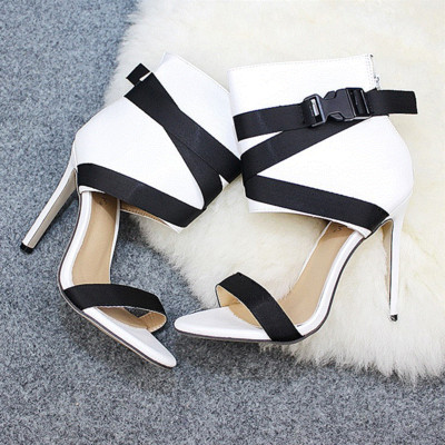 Elegáns női magas sarkú cipő csattal fehér, fekete és piros színben