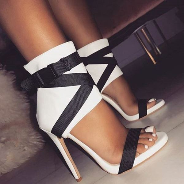 Elegáns női magas sarkú cipő csattal fehér, fekete és piros színben