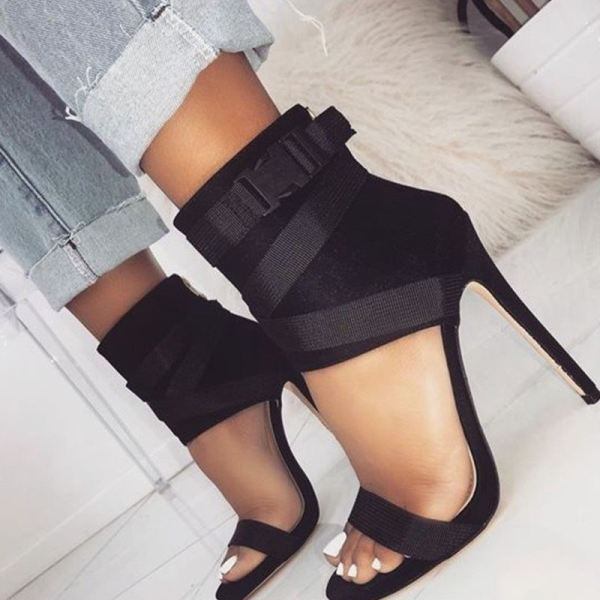 Elegáns női magas sarkú cipő csattal fehér, fekete és piros színben