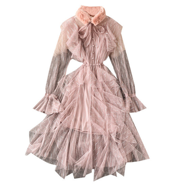 Μοντέρνο γυναικείο μακρύ φόρεμα με μανίκια από τούλι και χνουδοτό κολάρο