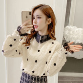 Modern női blúz pöttyös fehér és bézs színű csipkével