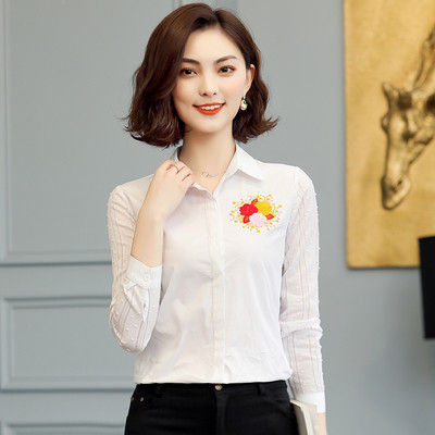 Γυναικείο πουκάμισα με κλασικό γιακά και κεντήματα σε λευκό χρώμα