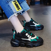 Καθημερινά γυναικεία αθλητικά παπούτσια σε πλατφόρμα σε πράσινο και μαύρο χρώμα