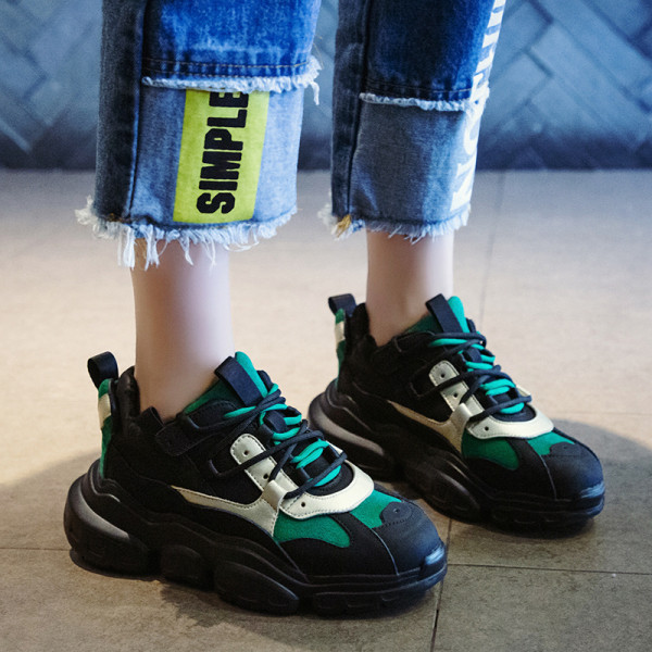 Καθημερινά γυναικεία αθλητικά παπούτσια σε πλατφόρμα σε πράσινο και μαύρο χρώμα