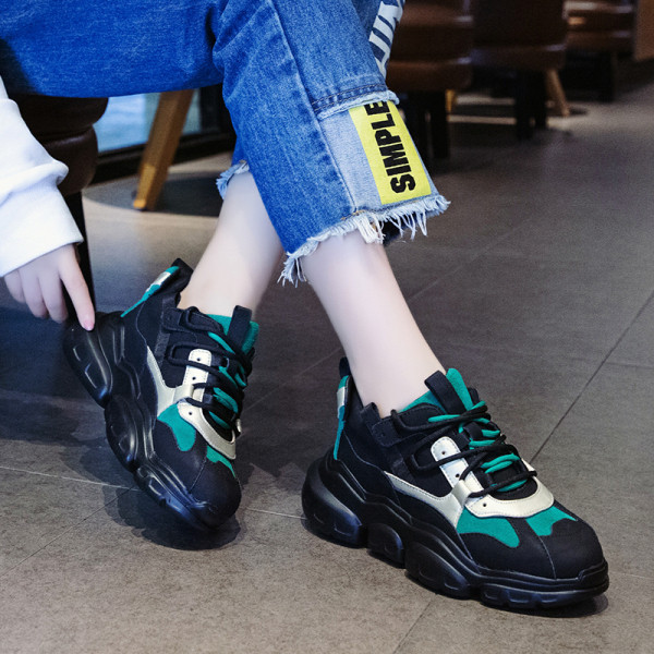 Καθημερινά γυναικεία αθλητικά παπούτσια σε πλατφόρμα σε πράσινο και μαύρο χρώμα