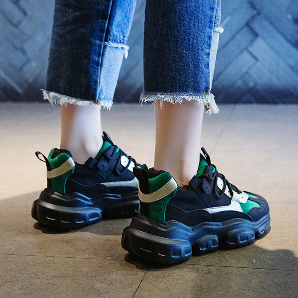 Καθημερινά γυναικεία αθλητικά παπούτσια σε πλατφόρμα σε πράσινο και μαύρο χρώμα