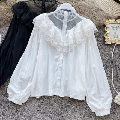 Μοντέρνο γυναικείο πουκάμισο με κουμπιά και δαντέλα σε δύο χρώματα - λευκό και μαύρο