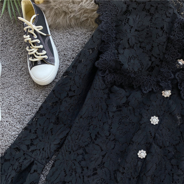 Modern női csipke ing fekete-fehér gombokkal