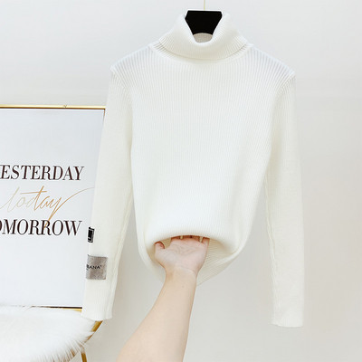 Modern női pulóver magas gallérral és ujjú emblémával, négy színben