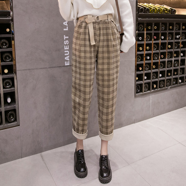 Kockás női nadrág széles modell két színben, zsebekkel