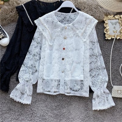 Γυναικείο πουκάμισο από δαντέλα με χρωματιστά κουμπιά σε λευκό και μαύρο χρώμα