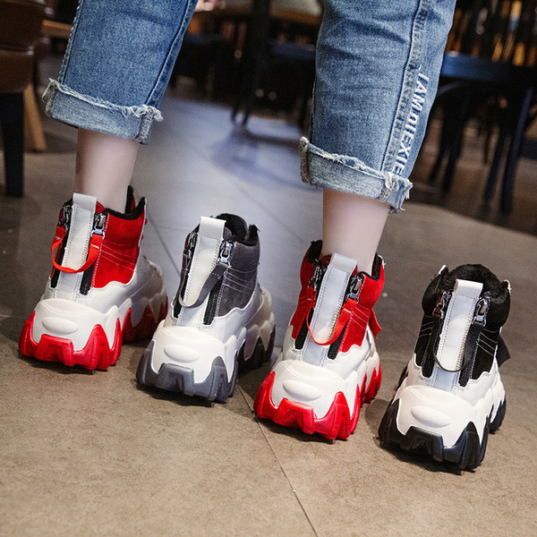 ΝΕΟ μοντέλο  γυναικεία αθλητικά παούτσια με σκληρή σόλα σε λευκό, μαύρο και γκρι χρώμα