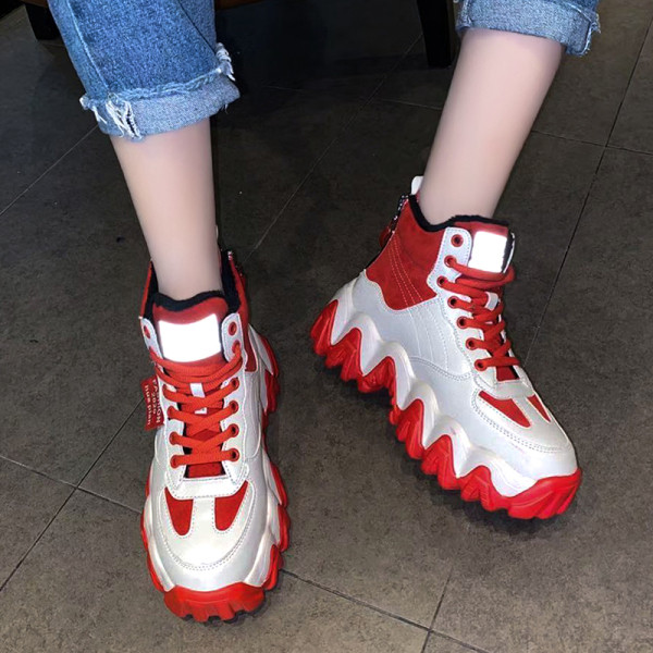 ΝΕΟ μοντέλο  γυναικεία αθλητικά παούτσια με σκληρή σόλα σε λευκό, μαύρο και γκρι χρώμα