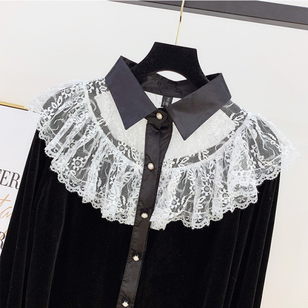 Stílusos női ing bársonyból és csipkéből klasszikus gallérral fehér és fekete színben
