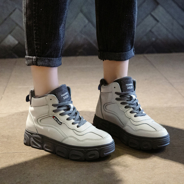 Μοντέρνα γυναικεία πάνινα παπούτσια με κορδόνια και χοντρύ σόλα σε μαύρο και γκρι χρώμα