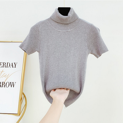 Női pulóver rövid ujjal és magas gallérral