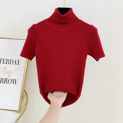 Női pulóver rövid ujjal és magas gallérral