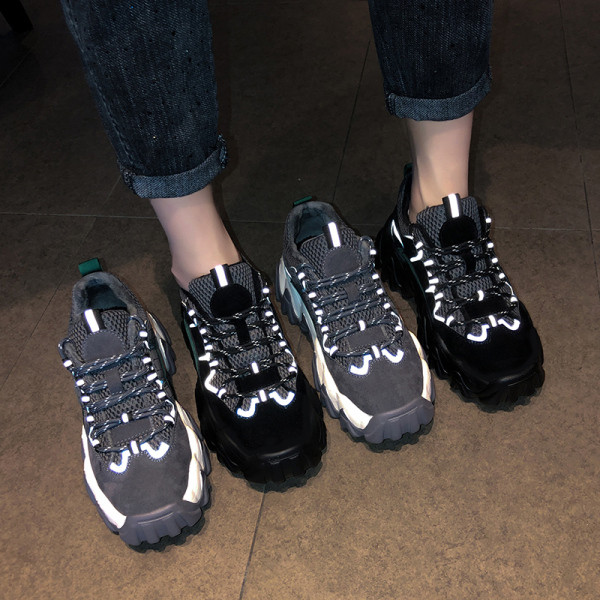 Női tornacipő ÚJ modell fűzővel és durva talppal, kék és szürke színben