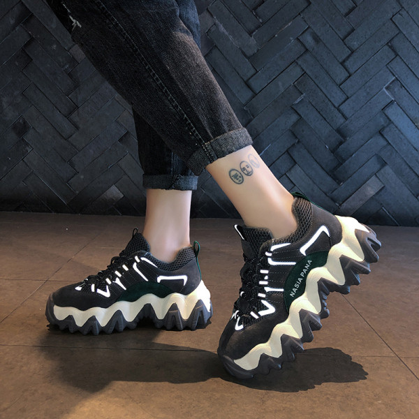 Női tornacipő ÚJ modell fűzővel és durva talppal, kék és szürke színben