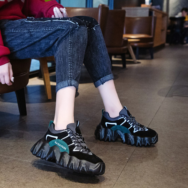 Női tornacipő ÚJ modell fűzővel és durva talppal, kék és szürke színben