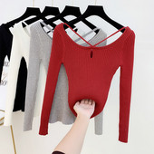 Modern női pulóver keresztpántokkal, szürke, fekete, piros és fehér színben