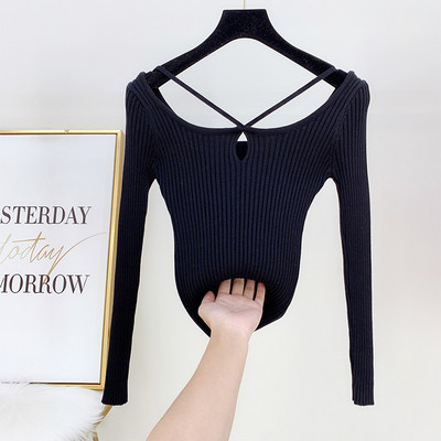 Modern női pulóver keresztpántokkal, szürke, fekete, piros és fehér színben