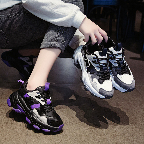 Αθλητικά casual γυναικεία παπούτσια σε άσπρο και μαύρο χρώμα