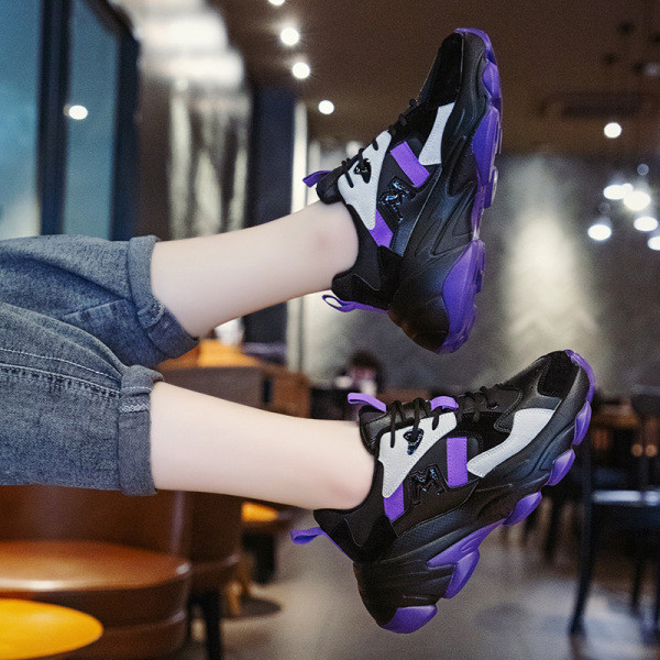 Αθλητικά casual γυναικεία παπούτσια σε άσπρο και μαύρο χρώμα