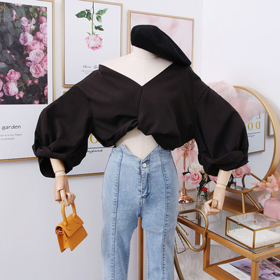 Új modell női blúz mély spitz nyakkivágással és széles ujjú fehér, fekete, sárga és piros színben