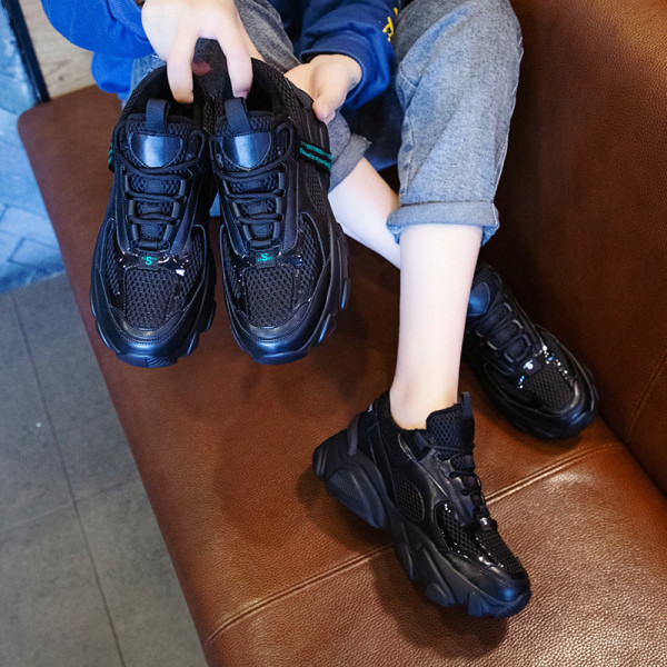 ΝΕΟ μοντέλο γυναικεία αθλητικά παπούτσια με χοντρύ σόλα σε δύο χρώματα