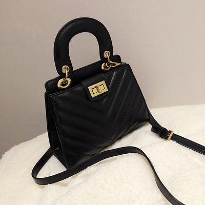 Γυναικεία έκο δερμάτινη τσάντα με μακρύ και βραχίονα λαβή σε μαύρο και κόκκινο χρώμα