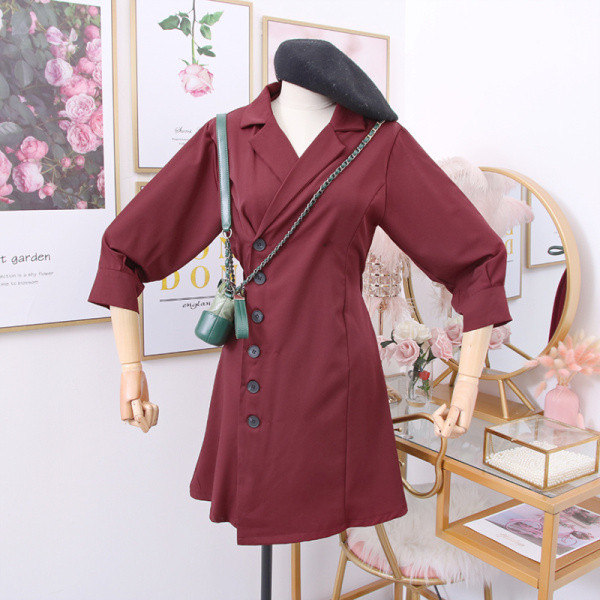 Új modell női ruha gombokkal, 7/8-as ujjakkal és spitz nyakkivágással több színben