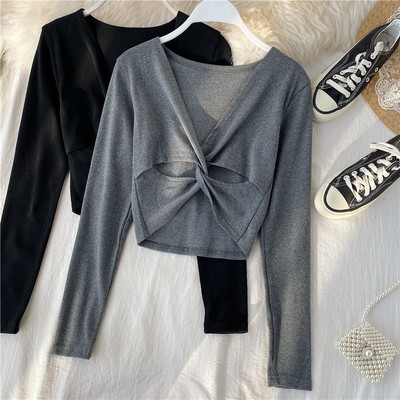 Μοντέρνα  γυναικεία κοντή μπλούζα  με λαιμόκοψη και μακριά μανίκια σε τρία χρώματα