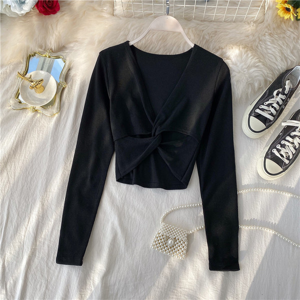 Μοντέρνα  γυναικεία κοντή μπλούζα  με λαιμόκοψη και μακριά μανίκια σε τρία χρώματα