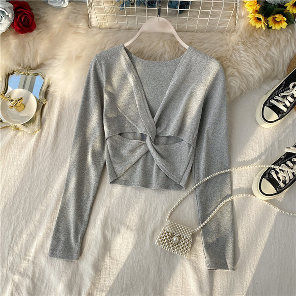 Μοντέρνα  γυναικεία κοντή μπλούζα  με λαιμόκοψη και μακριά μανίκια σε τρία χρώματα