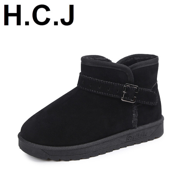 Női őszi-téli csizma öko velúrból, fekete és bézs színben