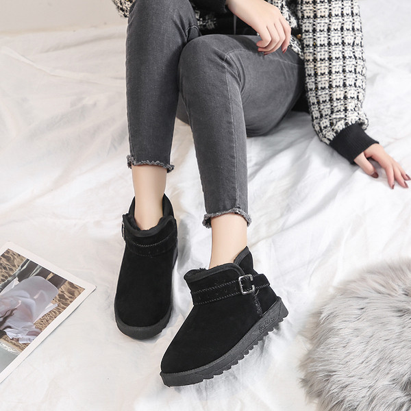 Női őszi-téli csizma öko velúrból, fekete és bézs színben