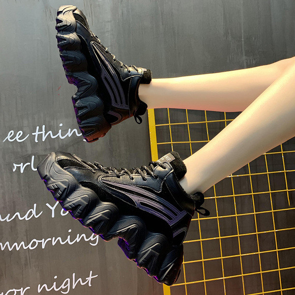 Női bőr tornacipő magas és durva talppal több színben