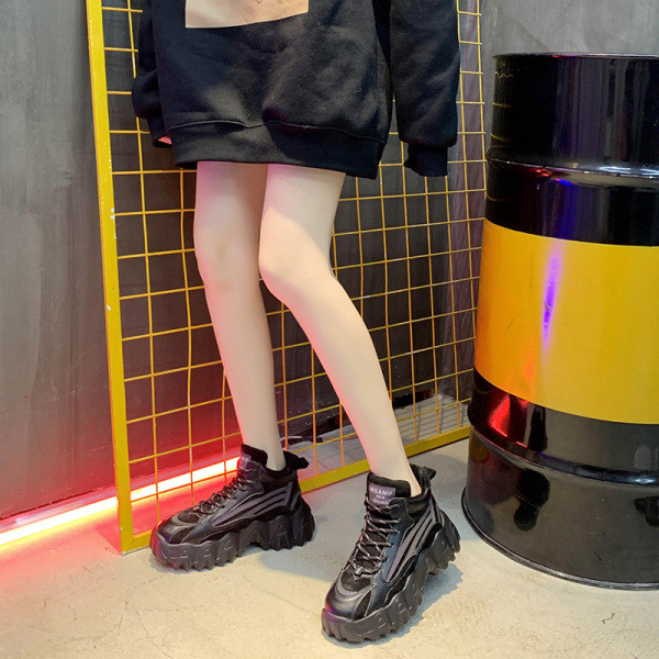 Női bőr tornacipő magas és durva talppal több színben